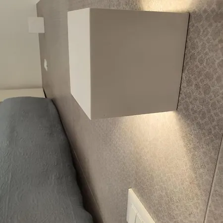 Casa Regina Con Box Auto Appartamento
